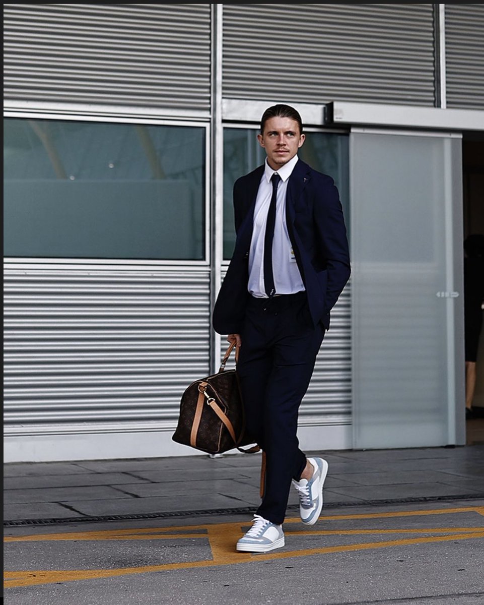 Stylish to Paris ❤️🤍
#AupaAtleti