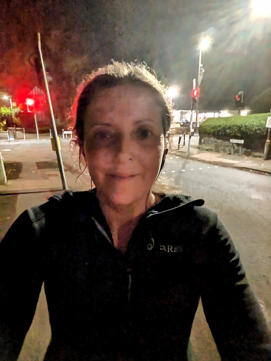 Justacarehomeg1's tweet image. First time using music tonight but had no earbuds so had to use wired headphones which had a loose connection so had to carry my phone...what a palaver! But another 2.1 miles and a quicker pace! #timetorun #stillnotfeelingit 🤣