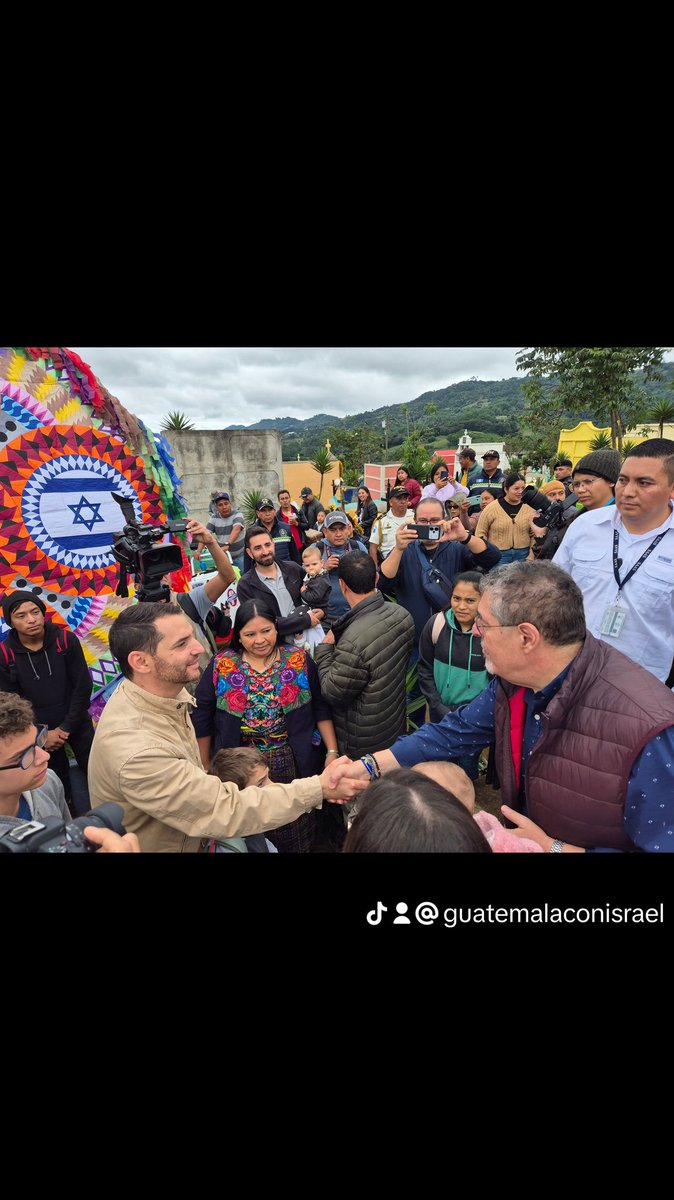 Gt_con_Israel's tweet photo. Participación en la tradición de los barriletes en Santiago Sacatepéquez del Embajador de Israel en Guatemala. https://t.co/W9AfbPZldF