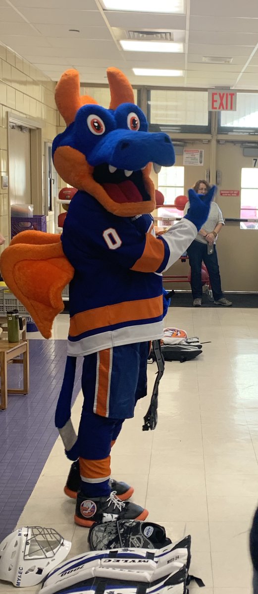 PS28Queens's tweet photo. A HUGE THANK YOU to the @NYIslanders for visiting PS 28 and teaching us about teamwork. @NYC_District24 https://t.co/xq0wwNE5tF
