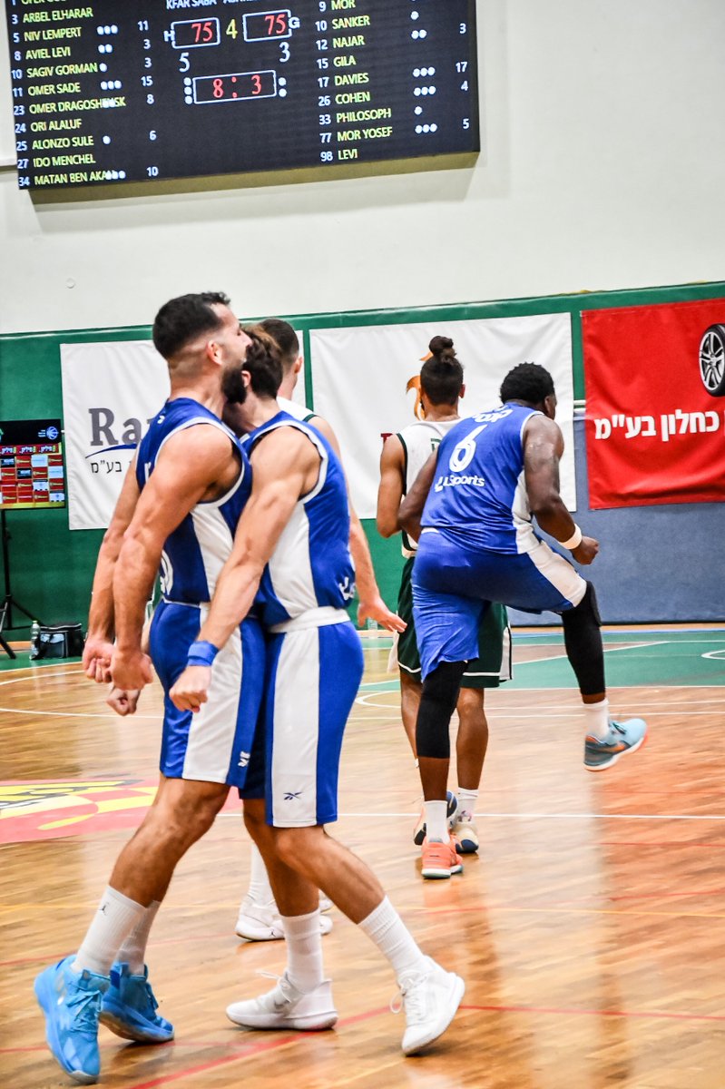 ליגה לאומית Winner בכדורסל (@leumitleague) on Twitter photo אחרי 3 הארכות, משחק צמוד ודרמטי והרבה מאד לחץ, א.ס אליצור אשקלון משיגה ניצחון ראשון - 111:105 בכפר סבא. דארל דיוויס סיים עם 33 נקודות, <a href="/JonnyisMor/">Jonathan Mor</a> קלע 26 ו-<a href="/danielnajar12/">najar_dun14</a> עם טריפל דאבל.
סטטיסטיקה מלאה: did.li/btkx5 אחרי 3 הארכות, משחק צמוד ודרמטי והרבה מאד לחץ, א.ס אליצור אשקלון משיגה ניצחון ראשון - 111:105 בכפר סבא. דארל דיוויס סיים עם 33 נקודות, <a href="/JonnyisMor/">Jonathan Mor</a> קלע 26 ו-<a href="/danielnajar12/">najar_dun14</a> עם טריפל דאבל.
סטטיסטיקה מלאה: did.li/btkx5