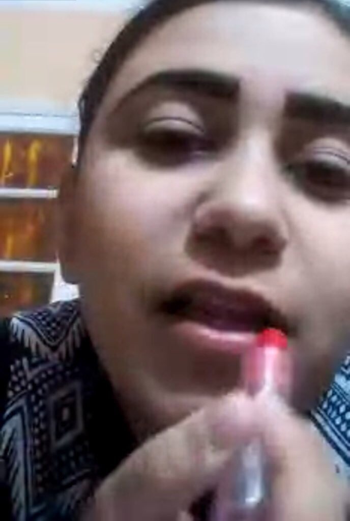 محتاجه شخص حنون لاني تعبانه جدا يوقف معي من جميع الاتجاهات