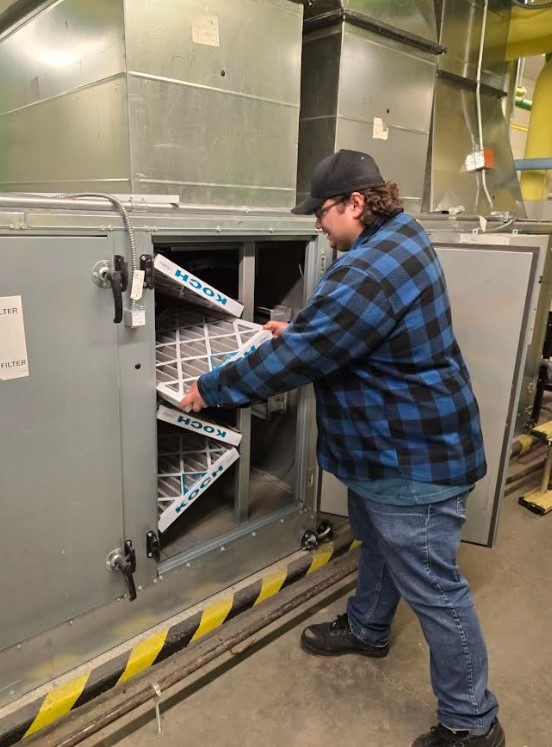 FMPSDOM's tweet image. Did you know that all school air filters are changed three times per year?  We take classroom air quality very seriously here at O&amp;amp;M. #DoingWhatsBestForKids @FMPSD @FMPSDOM