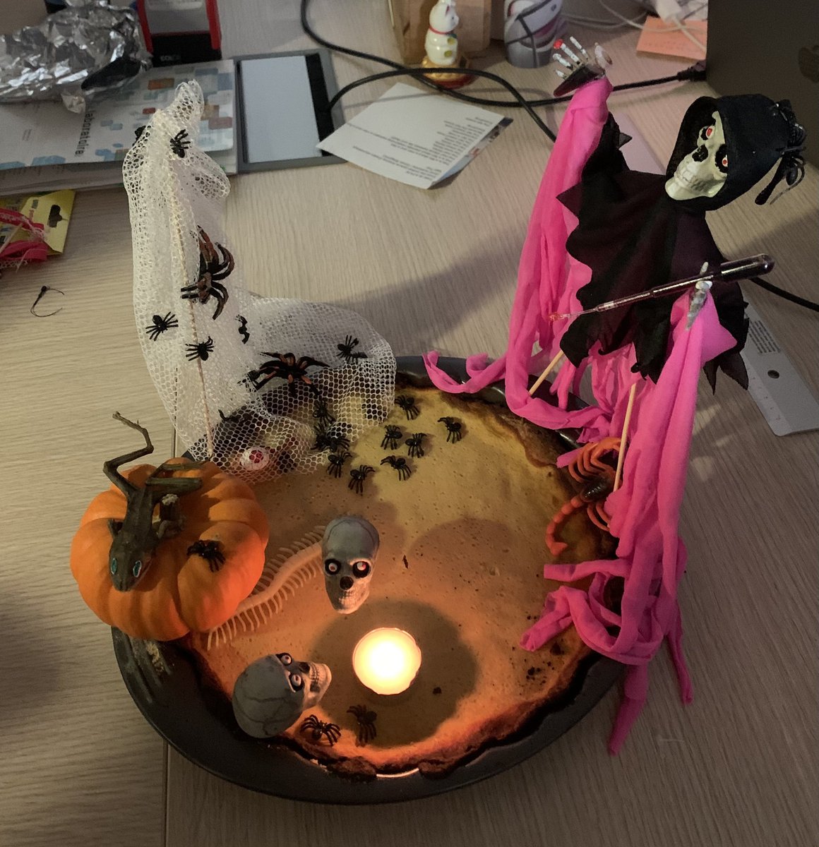 TheRuggieroLab's tweet image. When IGFL celebrates Halloween👉🏼 1. Prepare a devilishly delicious dessert 2. As for “Killer/Gotcha”, a secret mission has been assigned to us: « Infect » a target by tagging them with a harmless weapon (plastic 🕷️,💀) in a @IGFL specific corner! Frightfully fun 👻