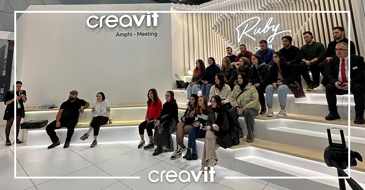 CreavitTurkiye's tweet photo. Bugün Unicera 2024'te, Marmara Üniversitesi İç Mimarlık Fakültesi öğrencilerini standımızda ağırlamaktan büyük mutluluk duyduk. Genç iç mimarlar, fuar alanımızı keşfederek ürünlerimizi yakından tanıma fırsatı buldular. Ziyaretleri için teşekkür ederiz! https://t.co/qLFGJIgsZ7