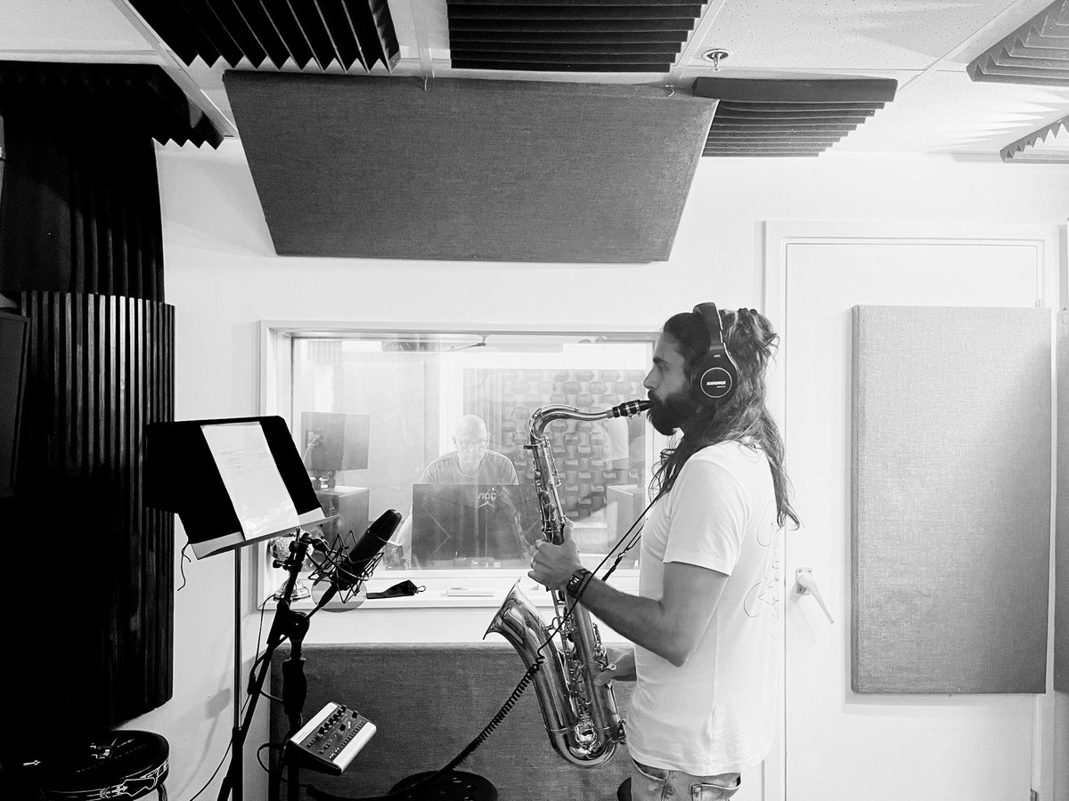 fifirong.eth (@fifirong) on Twitter photo Recording for Robert Moss’s next orchestral album in Hong Kong was an incredible experience – fun, challenging, and lots of creative. 🎶 <a href="/MiloLombardi/">Milo Lombardi</a> also laid down some awesome freestyle🎷too✨@niftysax 😍
Being back in HK was a huge bonus; I missed the city and the FOOD😋🤩 Recording for Robert Moss’s next orchestral album in Hong Kong was an incredible experience – fun, challenging, and lots of creative. 🎶 <a href="/MiloLombardi/">Milo Lombardi</a> also laid down some awesome freestyle🎷too✨@niftysax 😍
Being back in HK was a huge bonus; I missed the city and the FOOD😋🤩