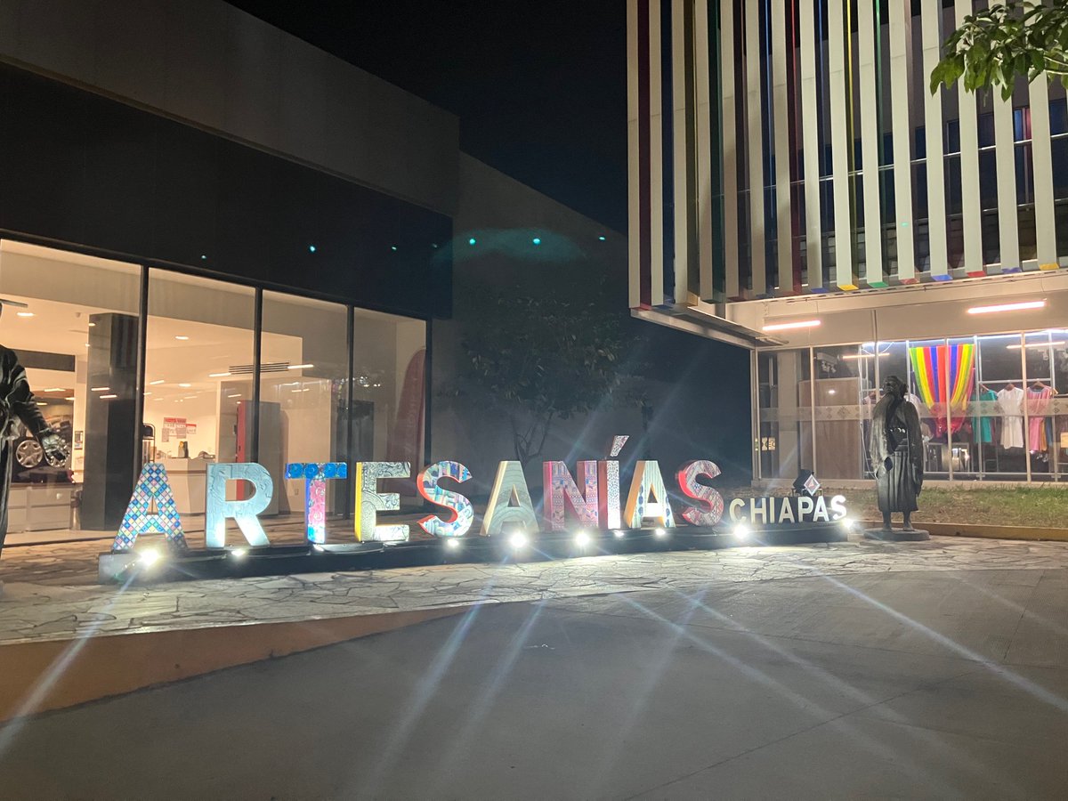 Todos los meses se ofrecen promociones en nuestras tiendas, descuentos en las 13 ramas artesanales de 
nuestro estado. 
TIENDA TUXTLA GUTIÉRREZ: Blvd. Belisario Domínguez número 2035, Colonia Xamaipak,  de lunes a viernes  de 9:00 a 20:00 horas y sábados de 10:00 a  20:00 horas.