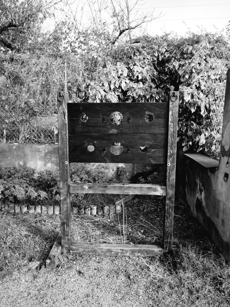 Que vous soyez petit ou grand, seul ou accompagné... L'Antre Des Vices a pensé à vous. 😁😈😎😁
#antredesvices
#gitebdsm
#donjonbdsm
#bdsm
#munchandplay