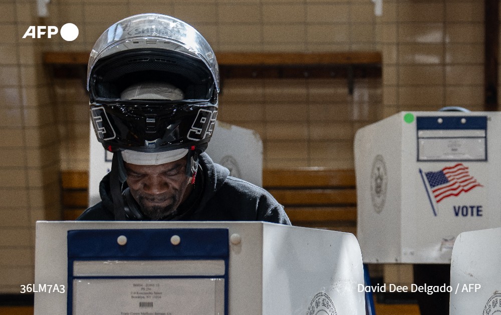 AFP News Agency (@afp) on Twitter photo #UPDATE Millions of Americans voted Tuesday in a presidential election defined by drama and uncertainty, with Kamala Harris and Donald Trump awaiting the outcome of a desperately close and hugely consequential race @waltonjourn <a href="/MichaelMathes/">Michael Mathes</a>
u.afp.com/5rLW #UPDATE Millions of Americans voted Tuesday in a presidential election defined by drama and uncertainty, with Kamala Harris and Donald Trump awaiting the outcome of a desperately close and hugely consequential race @waltonjourn <a href="/MichaelMathes/">Michael Mathes</a>
u.afp.com/5rLW