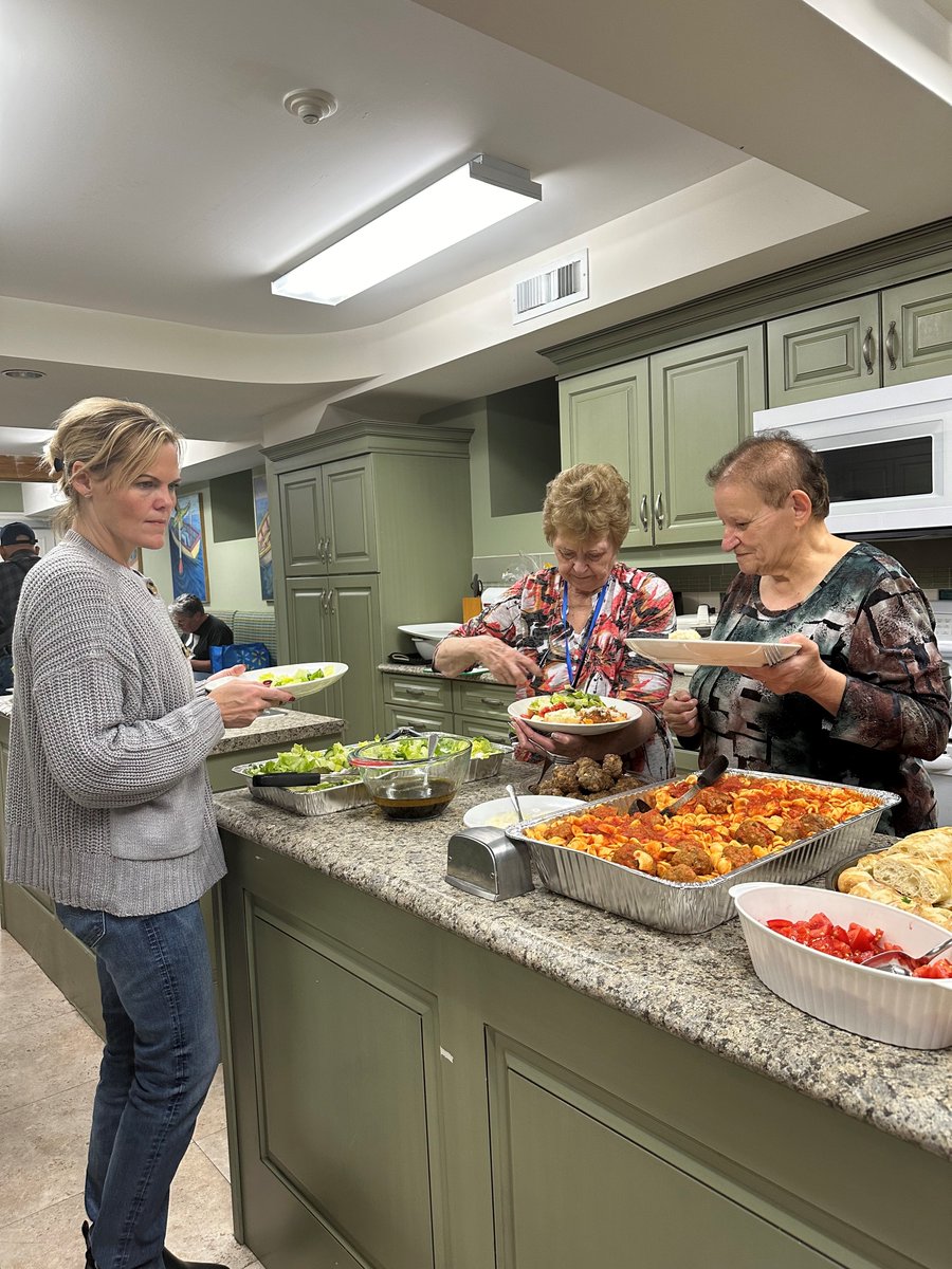 MarkPreeceHouse's tweet photo. Cooking for a Cause, part of @ymcahbb Newcomer Youth Mentorship Program & Marisa's Easy Kitchen returned to The #MarkPreeceFamilyHouse last night for Thyme For Dinner. Help #MPFH be the #CalmInTheStorm & host your own #Thyme4Dinner. https://t.co/QR1c6Xe9Ig #HamOnt @marisamariella https://t.co/Ywt7KbKOy9
