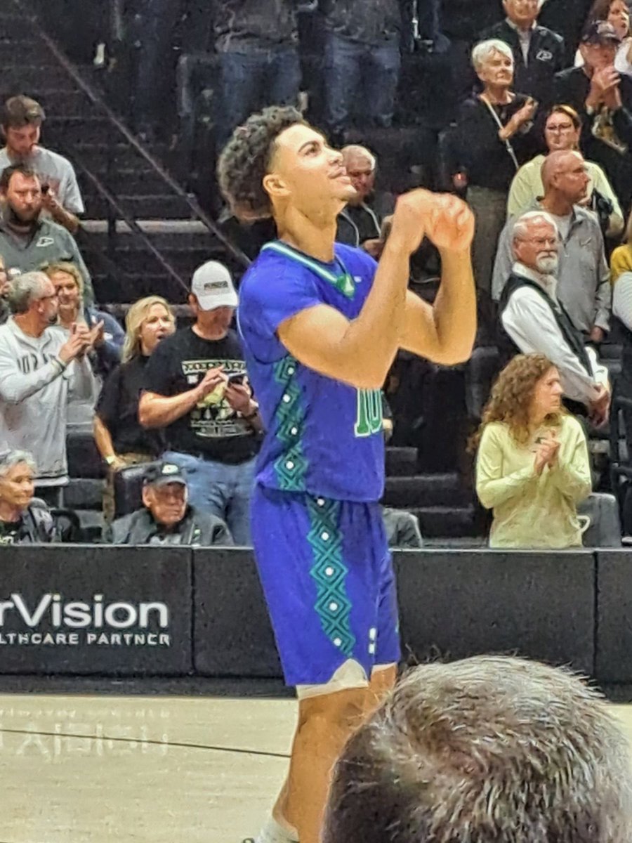 Isaac32119981's tweet photo. 12pts 4ast 3stl vs Purdue @IsaacWilliamsIV #freshmandebut π€π½ https://t.co/B7Z5BofwGw