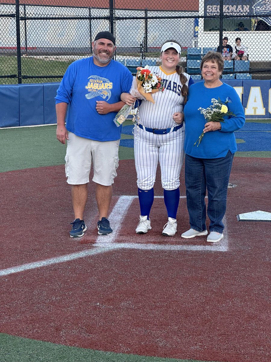 seckmansoftball's tweet photo. Congratulations to @grace_harvell 
2nd Team Class 5 All-Region 1!  Voted as one of the best 36 players among the 16 teams encompassing Region 1.
@JaguarAthletics @SeckmanHigh @CheapSeatsPhoto https://t.co/aEQU64hlVC
