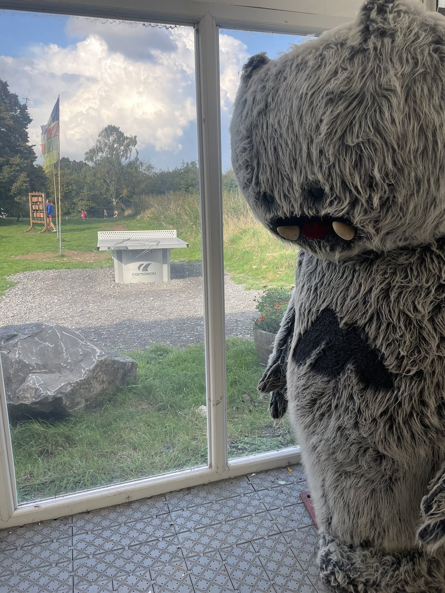 SOMERSET COUNTY CAMP 🍎 

Back in September, I spent the weekend helping make dozens of hot chocolates <a href="/mendipoutdoor/">Mendip Activity Centre</a> ⛷️ We had an awesome time with anything from axe throwing to snowboarding, tobogganing to archery. It was a fab weekend with loads of wet but happy faces (1/2) 😊