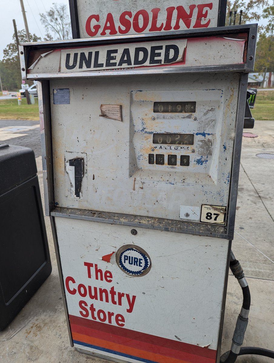 Lori (@southernersays) on Twitter photo Anyone know how to use one of these? 😅 When was the last time you saw a fully functioning one? Ran across this one last week in rural <a href="/TweetHomeAla/">Sweet Home Alabama</a> and I thought for sure it wouldn't work but it did. #roadtrip #TravelTuesday
(Currently distracting myself by editing photos) Anyone know how to use one of these? 😅 When was the last time you saw a fully functioning one? Ran across this one last week in rural <a href="/TweetHomeAla/">Sweet Home Alabama</a> and I thought for sure it wouldn't work but it did. #roadtrip #TravelTuesday
(Currently distracting myself by editing photos)