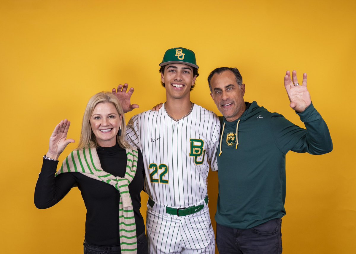 mickeyperez72's tweet photo. Sic ‘em 🐻 https://t.co/pTdzIoh2zD