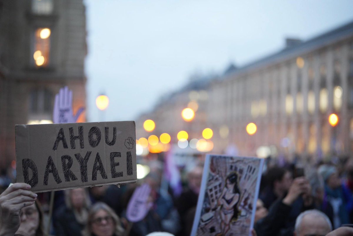 partisocialiste's tweet photo. 🌹 Les élu·es des goupes @socialistesAN et @senateursPS, ont répondu à l'appel de mobilisation en soutien à #AhooDaryaei, aujourd'hui devant le Panthéon !
📣 Nous continuerons à nous battre pour la liberté de toutes les femmes !
#FemmeVieLiberté https://t.co/Y4cHtFJQYf
