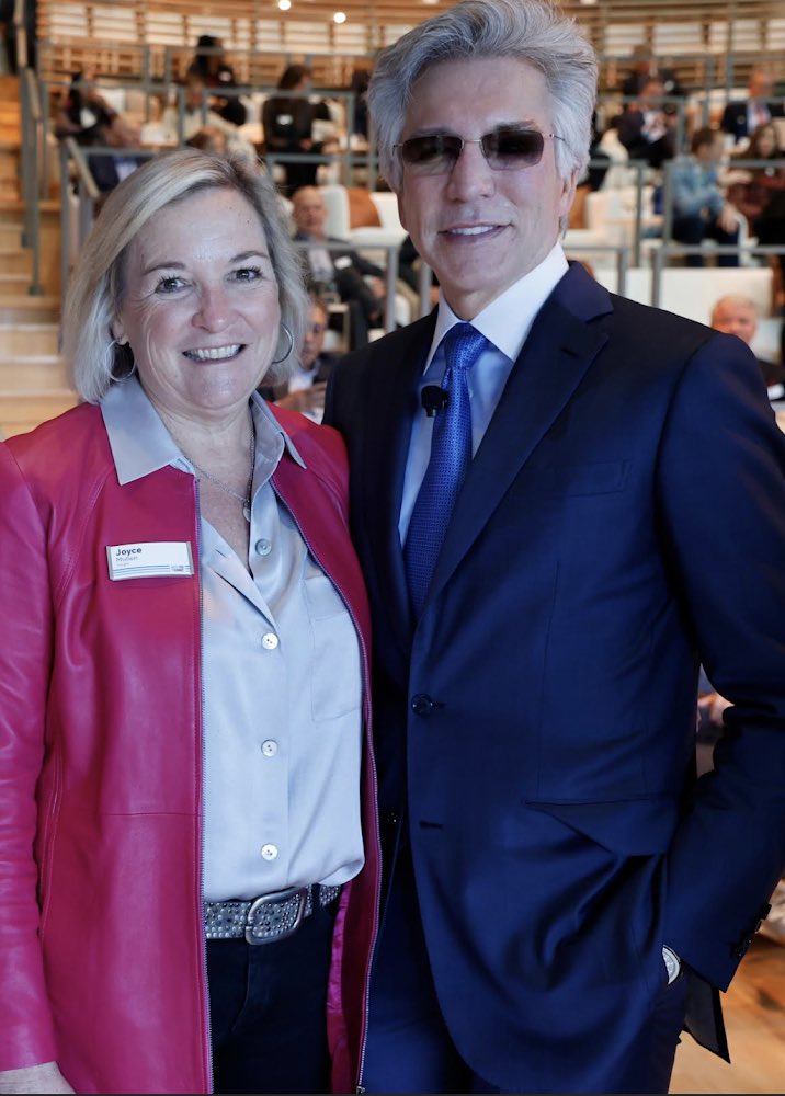 InfocenterIO's tweet image. It was fantastic to see @JoyceAMullen, President and CEO of Insight, and @BillRMcDermott, Chairman and CEO of @ServiceNow, at the Global CEO Summit in #NYC.

We&apos;re thrilled to continue this exceptional growth with the combined strength of #Infocenter, #Insight, and #ServiceNow!💥