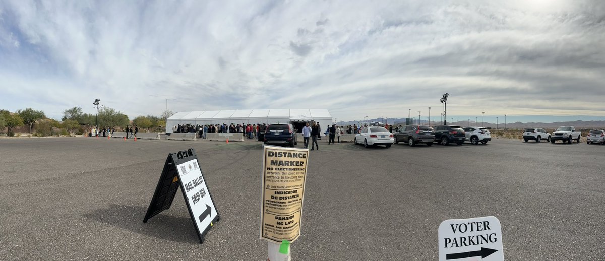 dollydeleon's tweet photo. I’m here in Southwest Las Vegas polling place, and I see a lot of volunteers from the Philippine American community.
FilAms are voting for President Trump🇺🇸 because Filipino values in life align with the platform of the Republican Party: GOD🙏FAMILY 💕COUNTRY🇺🇸
🇺🇸🙏TRUMP/Vance🙏🇺🇸
