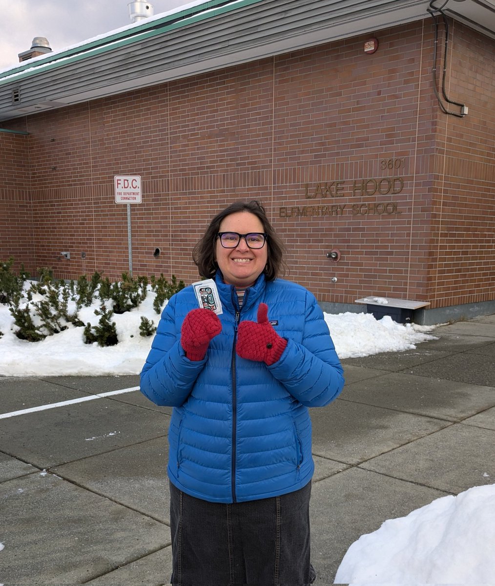 This morning I did my two favorite AK Election Day traditions: voting at my local precinct &amp; waving signs to support my friends and colleagues running for office!

Don't forget to VOTE by 8 PM, make your voice heard! 🗳️🇺🇸