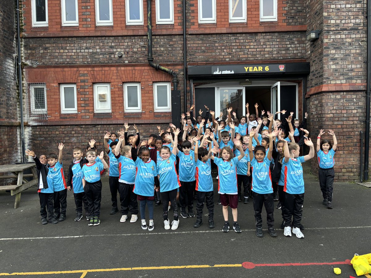 AnfieldRoadPE's tweet photo. We brought ‘All Stars’ cricket to Anfield Road! 57 children took part in their first session. This week it was all about the stars. The star shape for bowling and the star skills of catching. And they were all super stars! ⭐️ @LancsCricketFDN @allstarscricket @pmorriscricket https://t.co/zsddHIqt8z