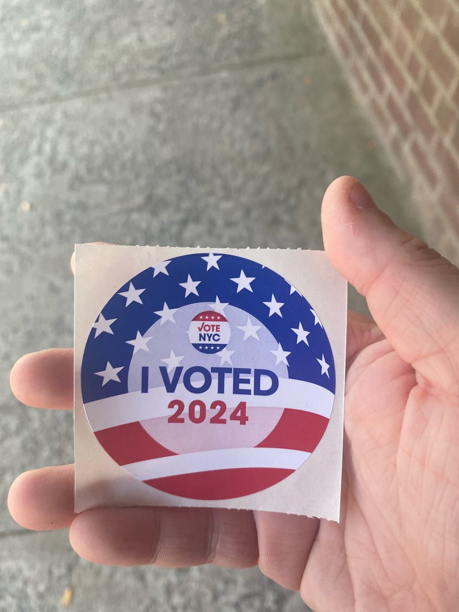 I vored Kamala Harris and if you enjoy my art I best hope you vore her too :v