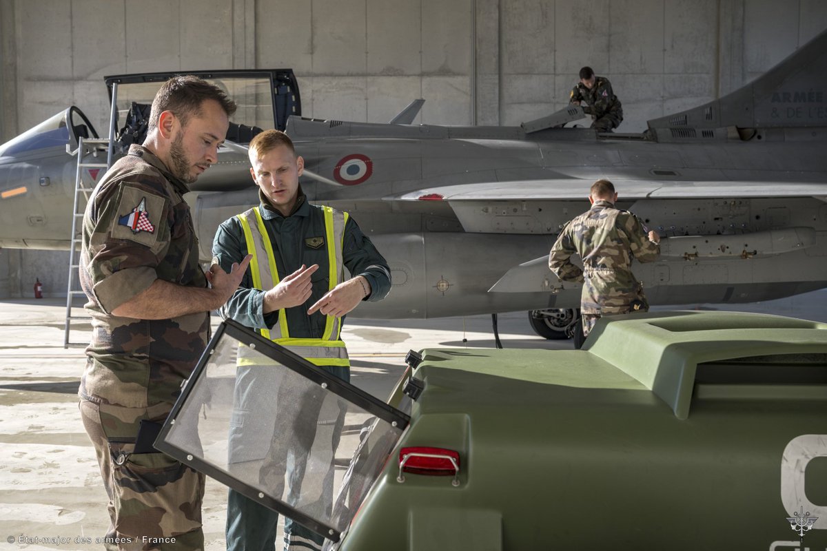Armee_de_lair's tweet photo. Cap sur la Croatie 🇭🇷 ! Cette semaine, nous déployons 3 #Rafale de Mont-de-Marsan sur une base aérienne près de Zagreb, en s’appuyant sur les moyens de la force aérienne croate pour la remise en œuvre de nos appareils. Une grande première ! #Morane #ACE https://t.co/KWfkyuo4Ut