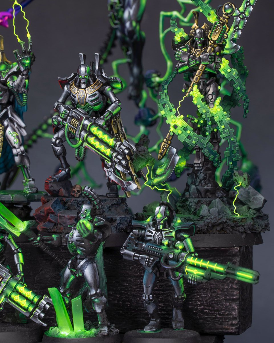 The glorious Necron Empire! Here you have my most recent paints, but I also have a full case with the old ones and vehicles. Hope u like it guys.

#warhammer40k #warhammer #gamesworkshop #warhammercommunity #paintingminiatures
