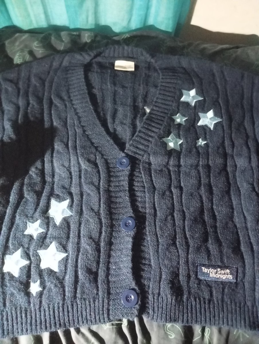 adrilovestay13's tweet photo. best believe Iโm still bejeweled
when i walk in the room,
i can still make the whole place shimmer with my cardigan on โจโจ๐
#TSmidnighTS #2yearsoftsmidnights
@taylornation13 @taylorswift13 https://t.co/jSm8mQL7F4