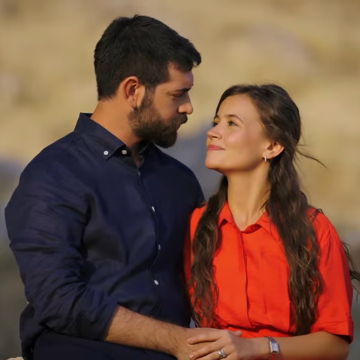 Y’all are so concentrated on Baran to have his position but look at this contrast 
It’s all about priorities
Baran has beloved woman with whom he’s at home and happy wherever he goes
And what has Tarik?
What gave him this position? 
Happiness? Beloved woman?Or child? 
Nothing…