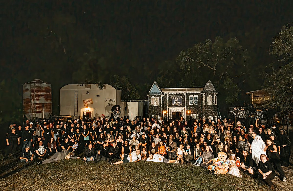 This season has been remarkable, filled with unforgettable moments thanks to our guests' incredible support and our Creature Crew's passion. We are grateful to everyone who has joined us over the past 18 years.  THANK YOU! #BePetrified #APetrifiedForest