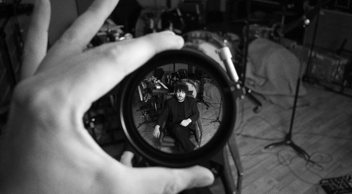 Richard Swift :: 4 Hits &amp; A Miss

aquariumdrunkard.com/2024/11/05/ric…

... lovely, charmed, oddball, and often ha ha funny, this playlist presents  Swift as a pop wizard/joker/wisecracking oracle, tap dancing the line  between sarcastic wit and transcendental wisdom.