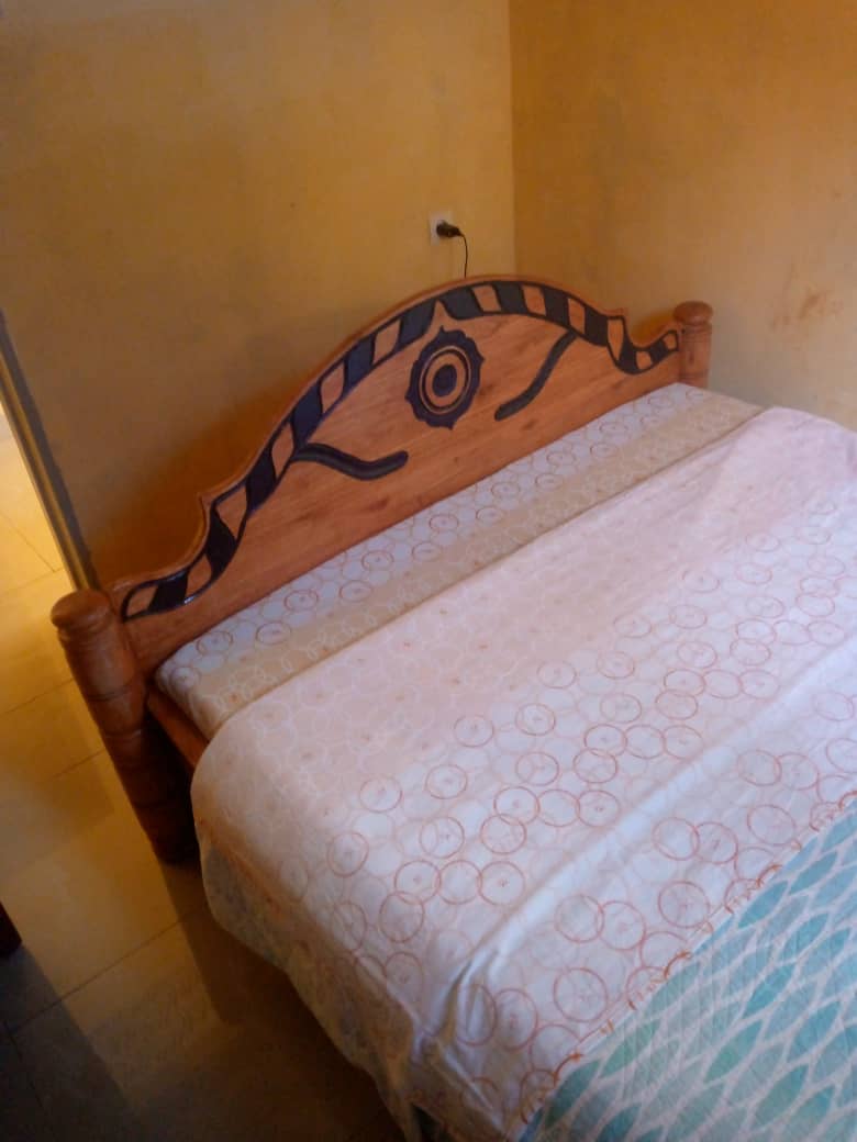 GitegaVuturaa's tweet photo. Mu ntumbero yo kwitaba akamo k'Umukuru w'Igihugu @GeneralNeva mu guteza imbere i haziko, NDUWAYO Charlemagne, avuka muri komine #Itaba @Gitega, yarubatse inyubakwa izosahiriza ingenzi #REGINA_HÔTEL. Yubatswe mu #Gihamagara, ifise ivyumba 7, ahabera amanama n'imisi mikuru n'ibindi https://t.co/edRINdtvis