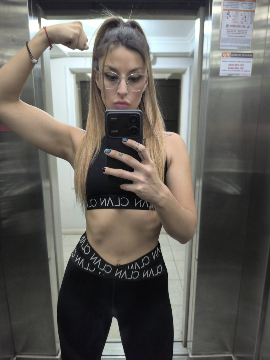 eva_martinez54's tweet photo. Je rentre du sport , j’ai trop envie de vous montrer mon évolution physique 🤭 Clique sur le lien dans ma bio pour voir ça 🫣 #sport #fitness #gym https://t.co/iPMl0NkzqB
