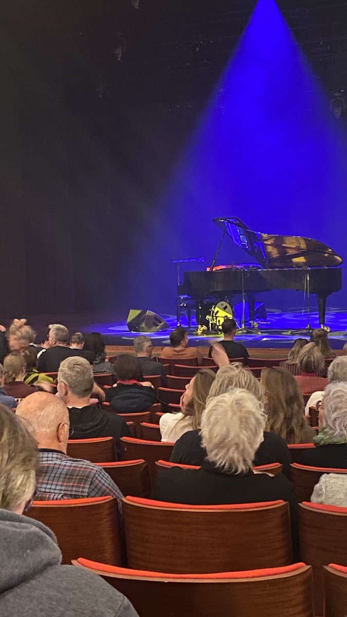 ⁦<a href="/DanielLohues/">Daniel Lohues</a>⁩ ‘nou’ ?? #coryhenry