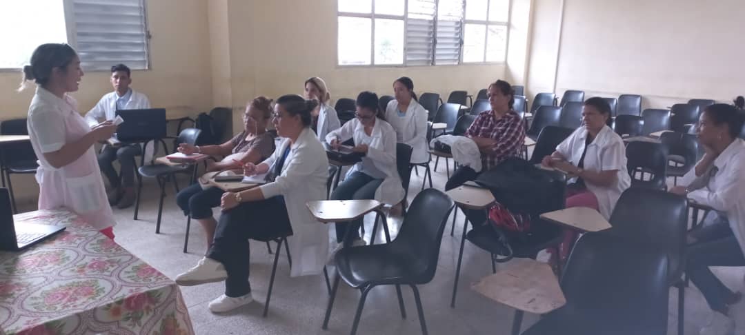 En el día de hoy se desarrolla la discusión de los protocolos de los residentes de 1er año de la Especialidad de MGI frente al Consejo Científico de nuestro Policlínico! #DPSGranma #DGSBayamo