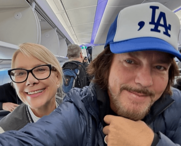 demetriosns's tweet photo. StaticInTheAttic8 - "Before they touched down in the City of Sails, Delta flight attendant Leslee Leaf shared her own Vedder moment."  https://t.co/BAav9e3FnP All of my VIPs on board today were the fabulous band @PearlJam !!” She wrote. “They were so nice and polite.” @Reddit https://t.co/ch8ZM1nCyU