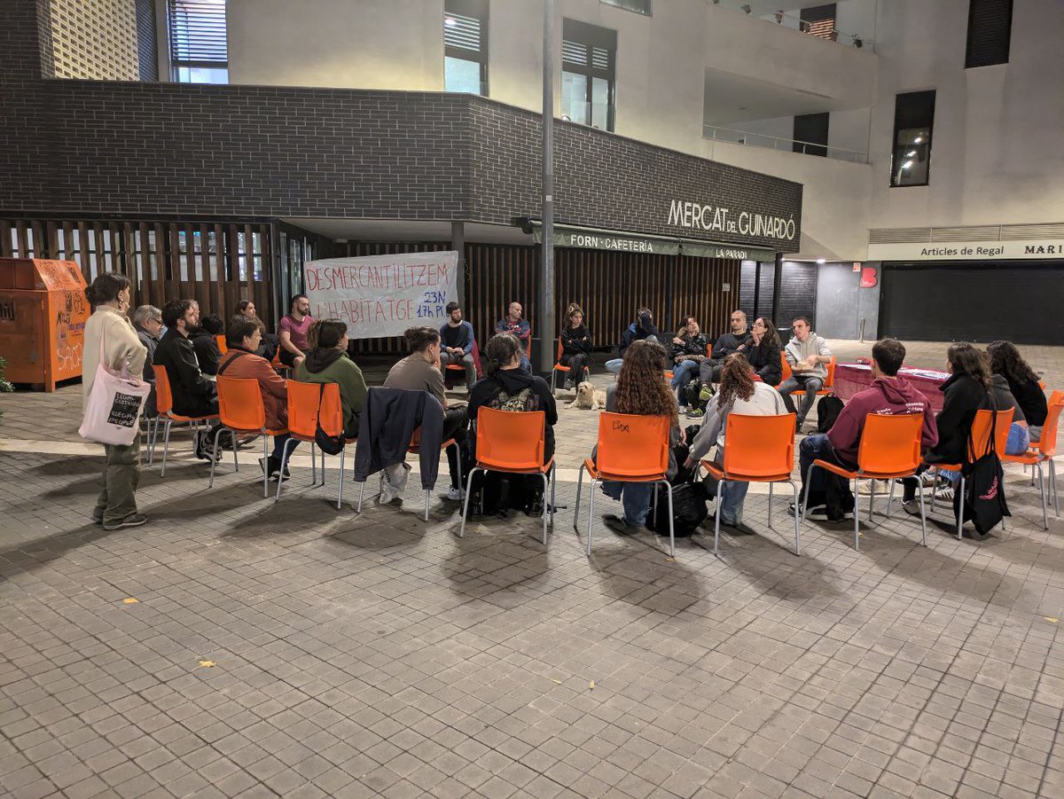 Més de 500 persones reunides aquesta tarda preparant la mani del #23N! 🔥

🙋 Avui assemblees obertes a Vic, Sant Celoni, Sant Feliu de Llobregat, Cerdanyola del Vallès i UAB. I, a Barcelona, UB Central, UB Raval, Sants, Gràcia, el Gòtic, el Guinardó, el Fort Pienc i Vallcarca.