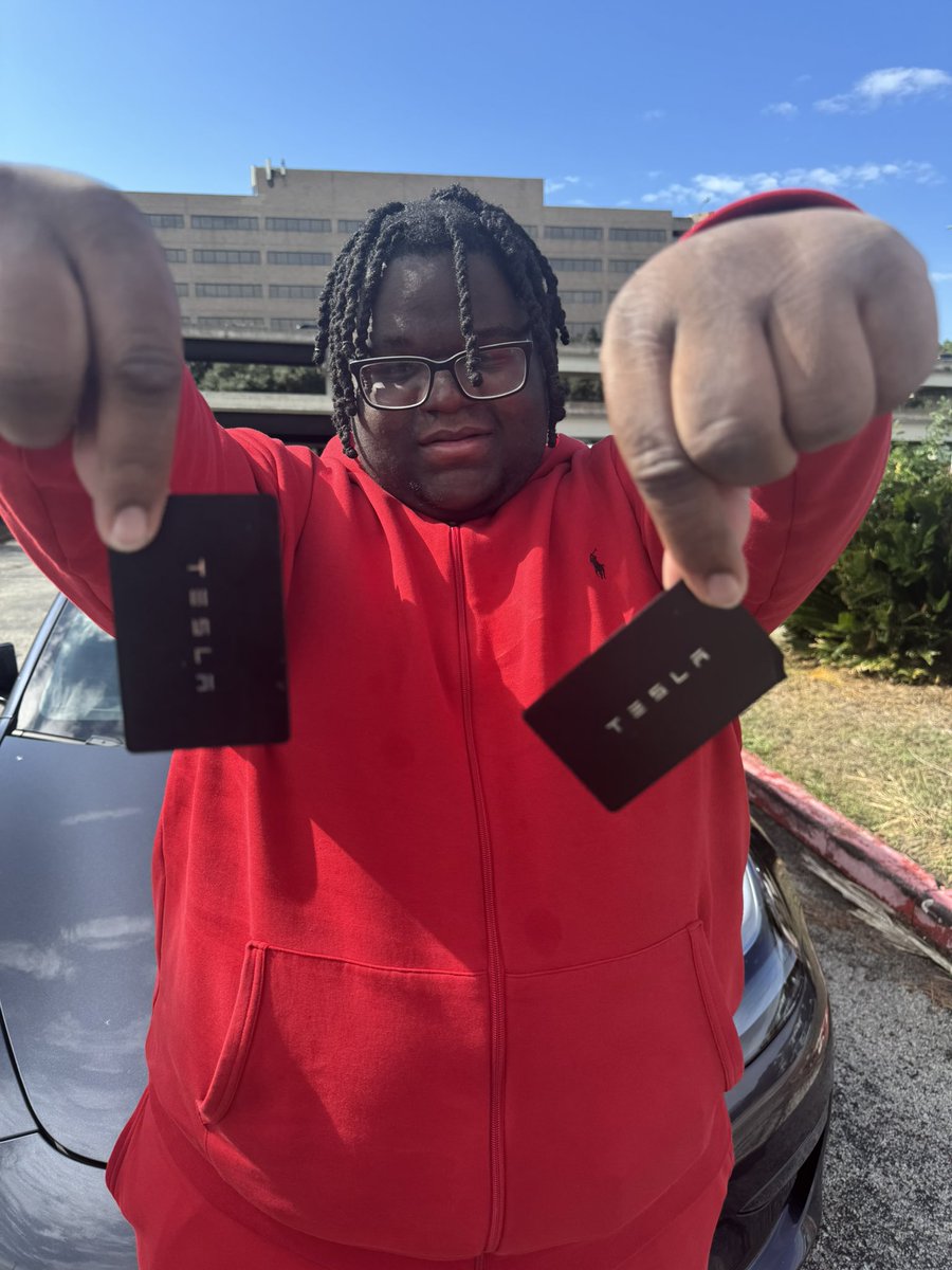 BigCartiier's tweet photo. 1st Car vibes! had to go Tesla🔥 https://t.co/s40SsTdUPv