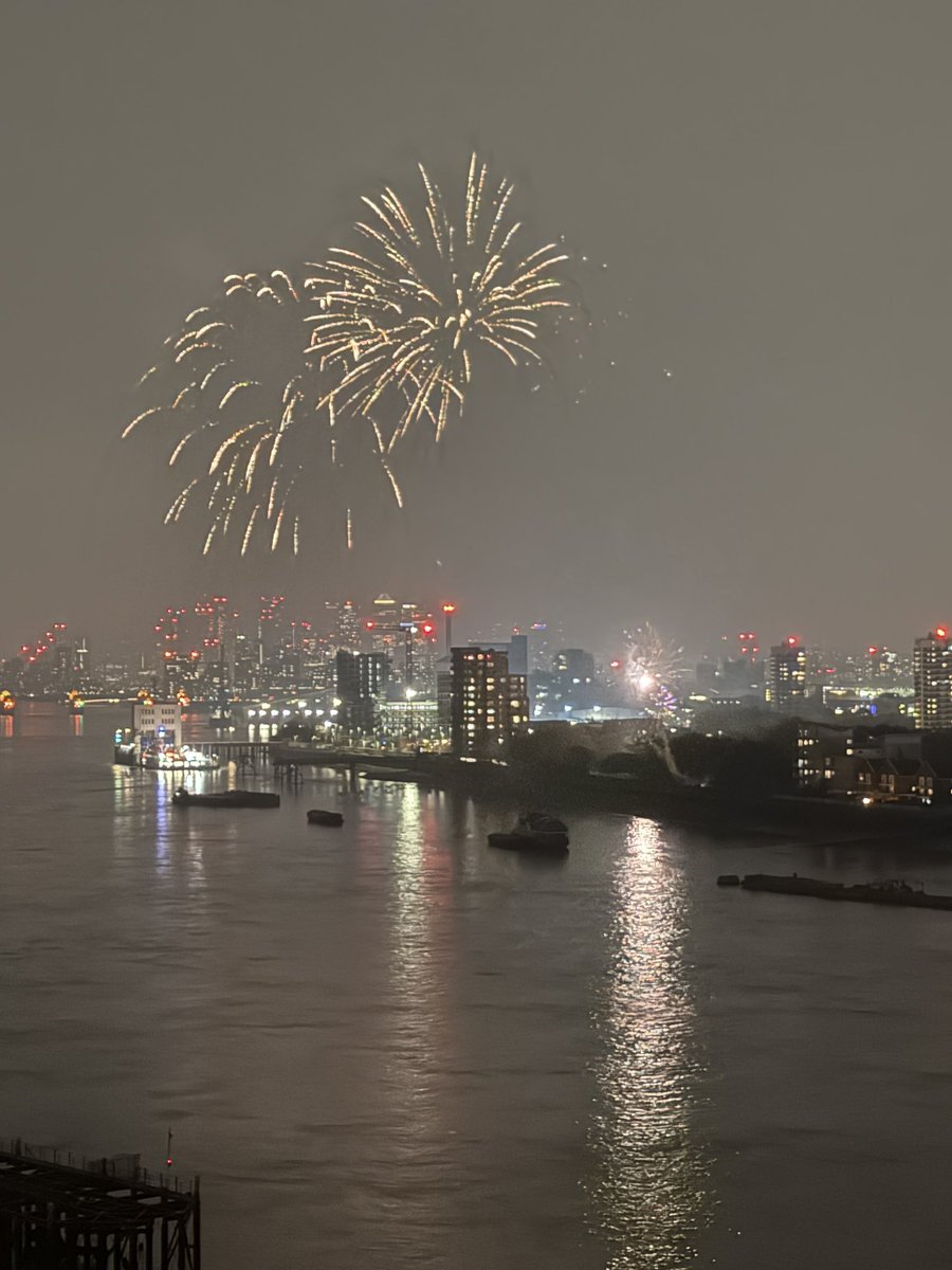 Remember, remember, the 5th of November! 🎆

It’s Guy Fawkes Night in the UK, and I’m nostalgic for village bonfires, toffee apples and writing your name in the sky with sparklers

(celebrations are a bit different in London, but there are fireworks going off all over the place)