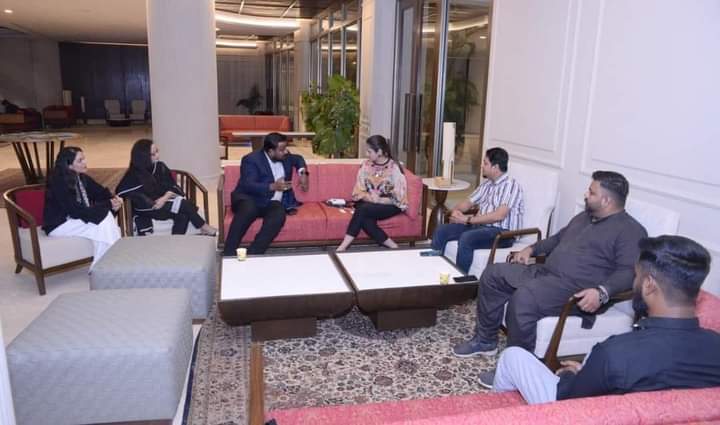 La_Zohaib's tweet photo. As Chairman of Nojawanan-e-Muhajir, had a 
Great meeting with the amazing Managing Director Karachi Premier League  Hira Soomro ! Her vision for women's empowerment and societal progress aligns perfectly with our goals, especially the visionary CEO  KPL  Abdul Moiz Bin Zahid , who's bringing back the vibrant culture of Karachi.

#NojawananEMuhajir
#KPL
#Karachi
#WomenEmpowerment
#CulturalRevival

#JiyeMuhajir