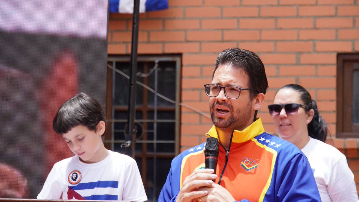 Emb. en Bolivia tweet media