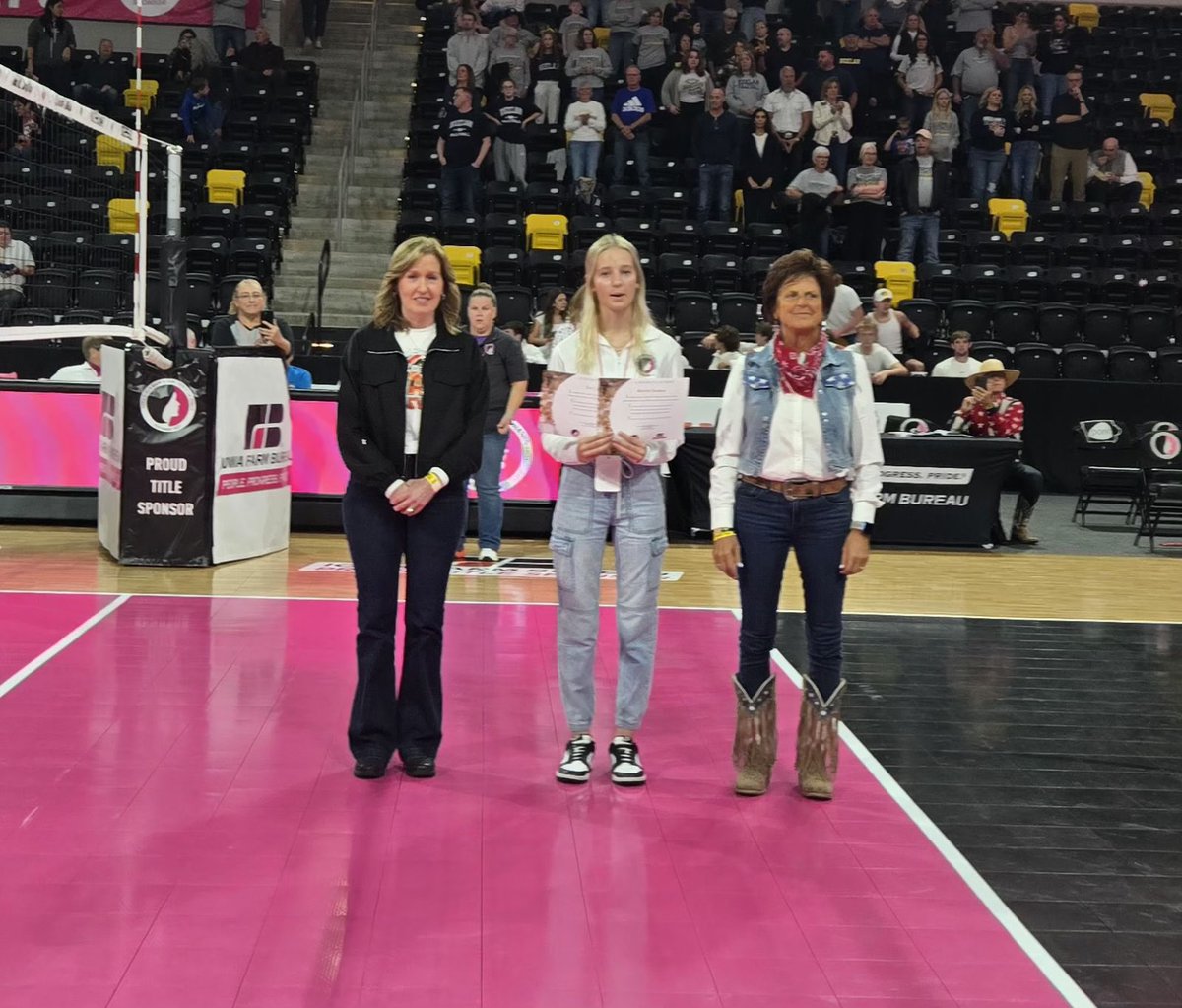 Our sportsmanship recipient at state volleyball was Terri Joiner. Terri has spent hundreds of hours doing the scorebook at volleyball games and is always one of our biggest fans. She does a lot behind the scenes and we are happy to give her a small token of our appreciation! 🩷