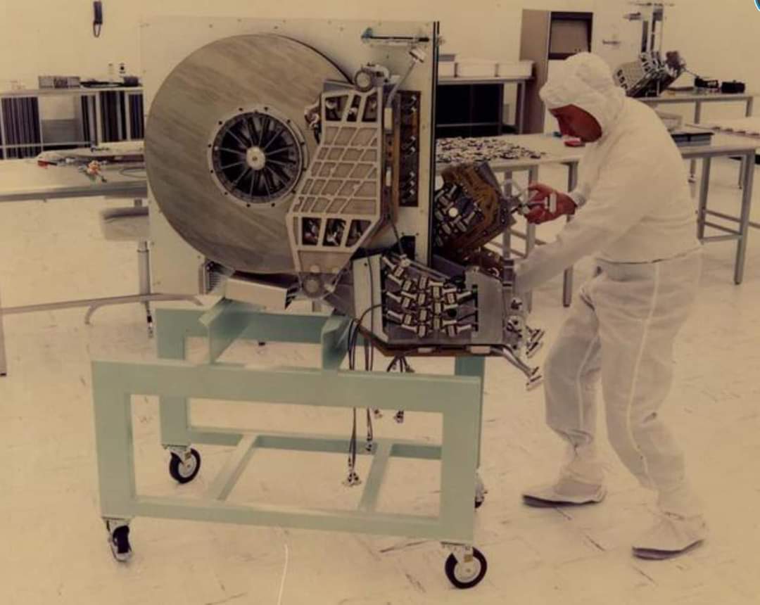 Priya_Priya_19's tweet image. technician with 250 mb hard drive in 1979.

#StorageDevice
#technologies #Apple #samsung #USElection2024 #VotedforTrump