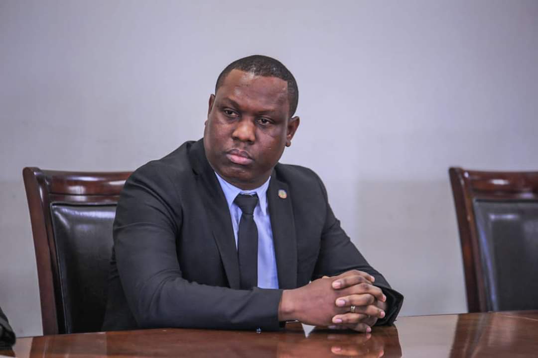 exodenewshaiti's tweet photo. Un nouvel administrateur a été installé hier lundi 4 novembre 2024 à la tête de la direction des services administratifs du @MincommerceHT. Il s'agit de Jean Heurtelou Junior Benoît, ancien cadre du Ministère de l'économie. Il remplace Georges Moïse. #ExodeNews https://t.co/2hdv14gSEx