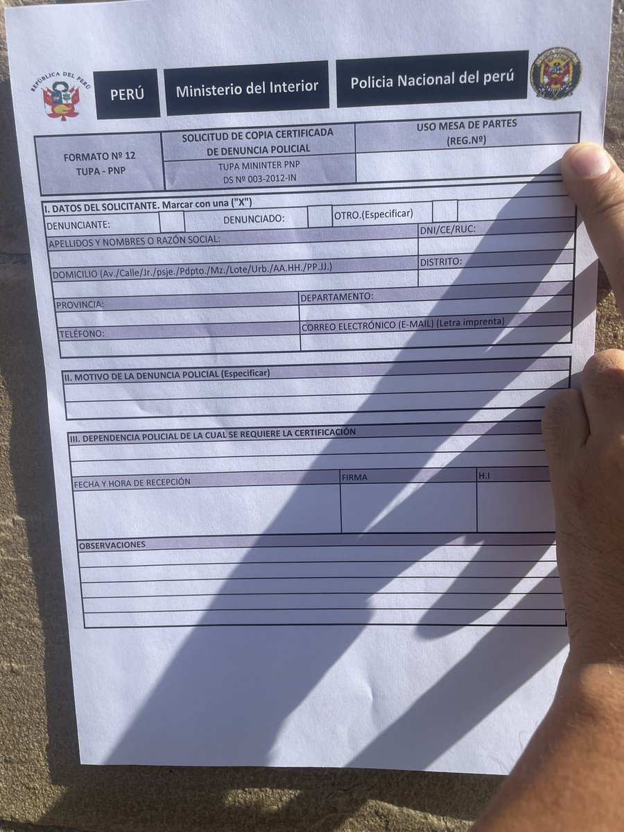 Indignados_P's tweet photo. Perú, país donde te roban y cuando vas a la comisaria a poner la denuncia, la policía te dice que compres el “formato 12”
@PoliciaPeru
#PeNePe https://t.co/dv4bUFR6Lw