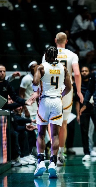cbooker77's tweet photo. 🟡🟢🦁 game 1 in the books https://t.co/sgVQ8qah2w