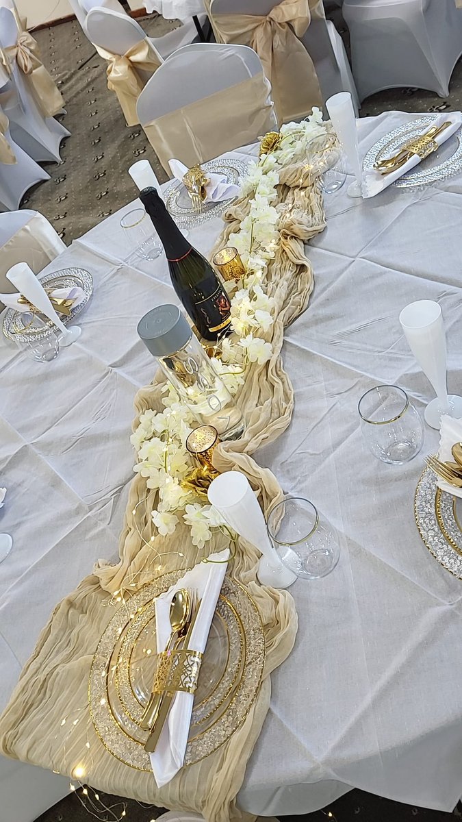 CulinaryCCLtd's tweet photo. A Queen turns 60 🥳👑🎈

Another pleasure being hired to decorate and then celebrate this amazing lady. 

She deserves regal and that is what she got!

The colour theme was Champagne, White Sand and White with a subtle hint of soft Pink

Various items available to hire from us! https://t.co/fIPW71haEH