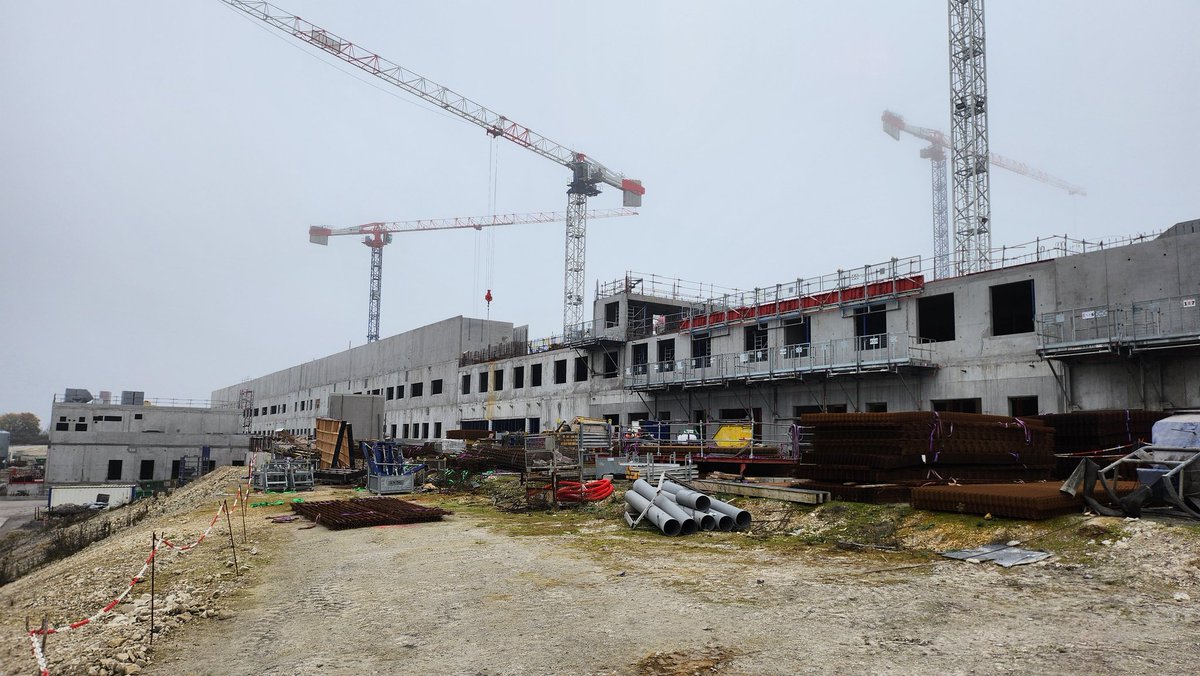 J'ai eu l'opportunité de visiter le chantier du nouvau CH de Lens avec les élus de l' <a href="/AggloLensLievin/">Agglo Lens-Liévin</a> à l'invitation de de Ms Daubresse et Donius. Un magnifique équipement au service des habitants du territoire en perspective. La santé de nos habitants doit rester une priorité.