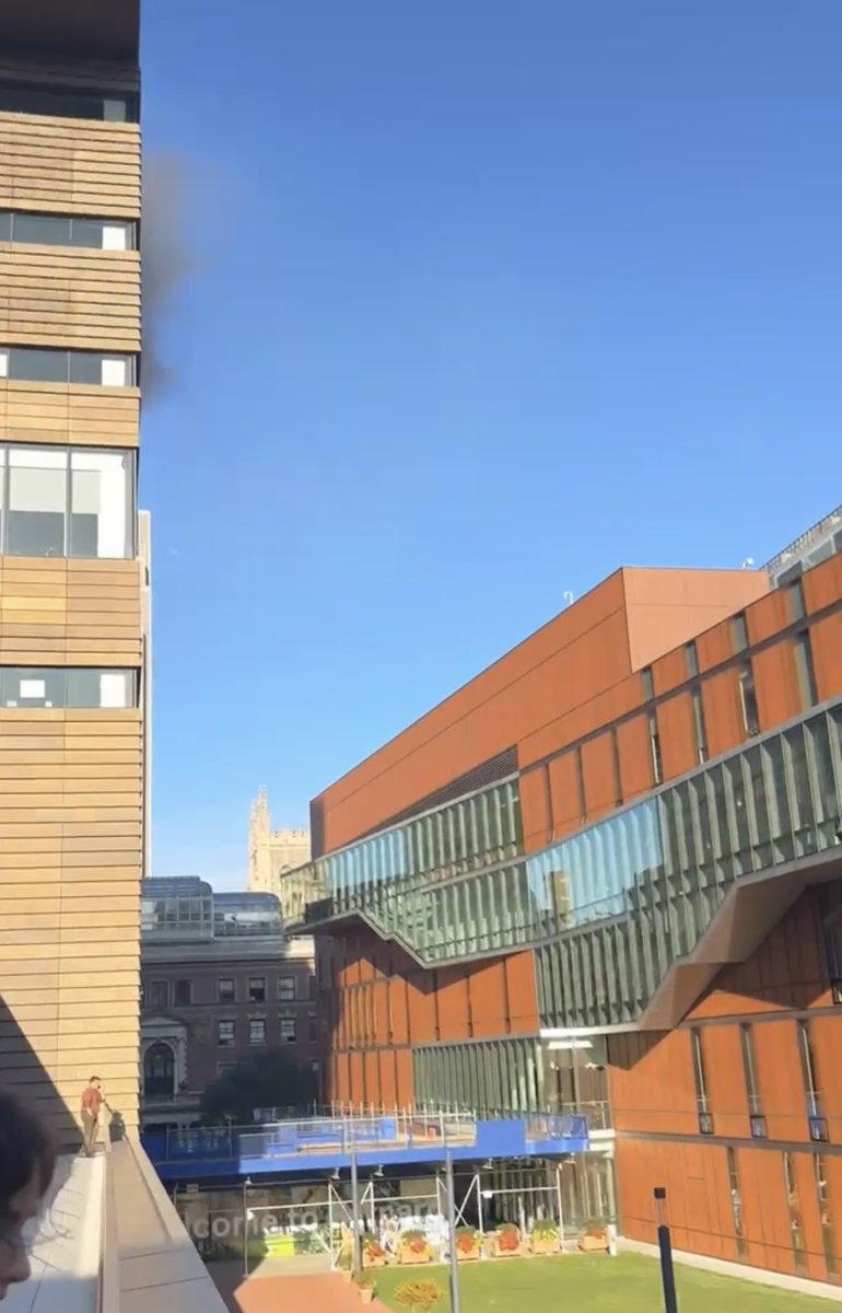 BREAKING: There is currently an active fire on one of the upper floors of Altschul Hall on Barnard’s campus. Students in The Milstein Center were asked to shelter in place. FDNY vehicles are lined up outside campus on Broadway.