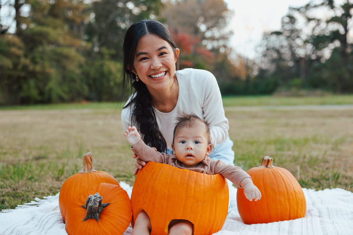 File:Tiffany Espensen and Olivia Stuck on Red Carpet Report.jpg - Wikimedia  Commons, image size:1200x800